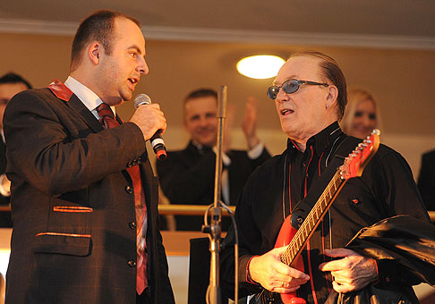 Petr Janda vystúpil aj s Olympicom v Trenčianskom hoteli Tatra na muzikálovom večeri. 6.2.2010.